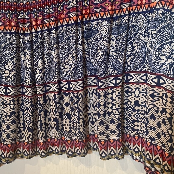 CATO Sz S  short sleeve handkerchief flare pleated bottom- could poss fit Sz M - Picture 4 of 6